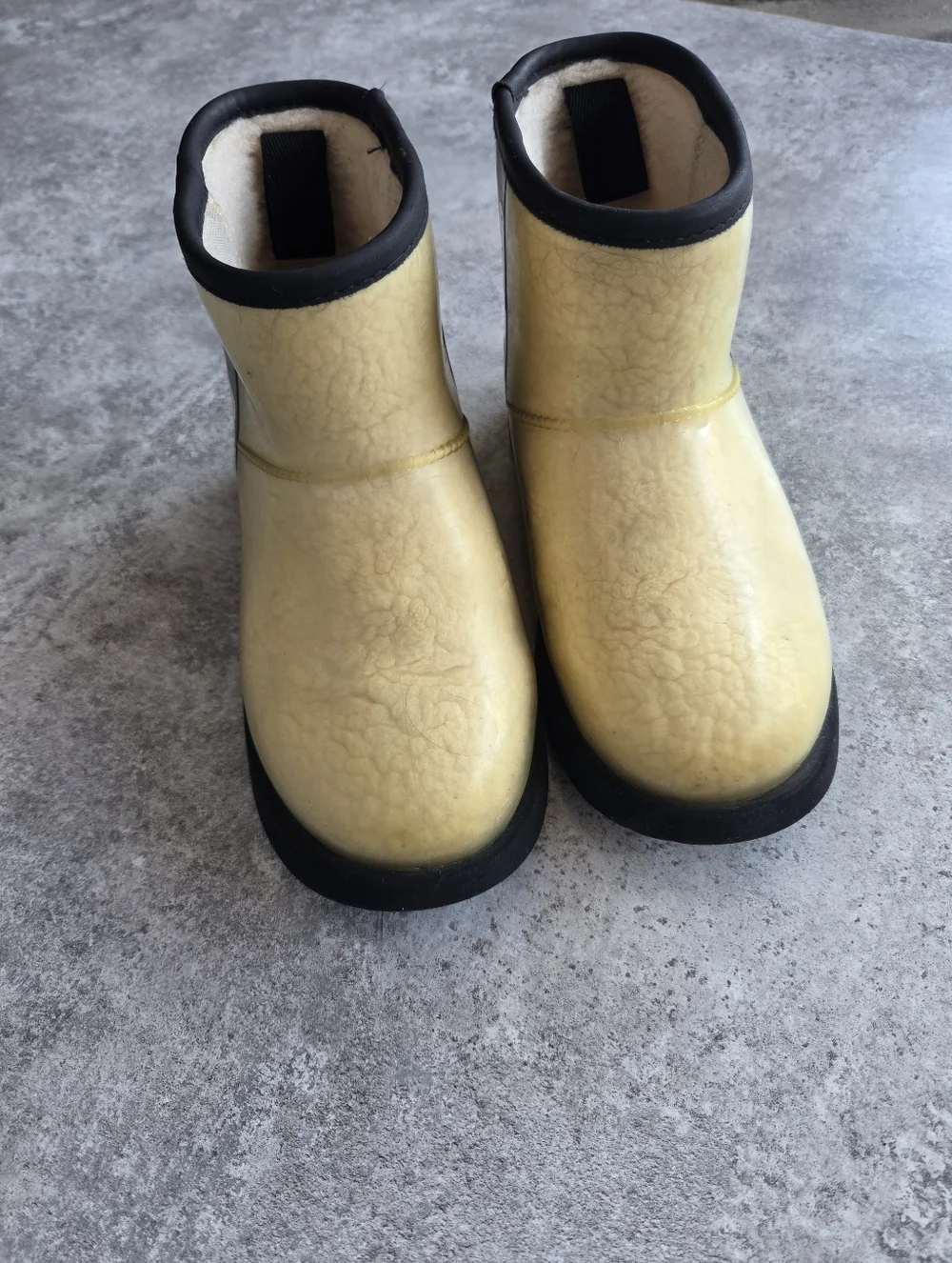 UGG Classic Clear Mini Ankle Rain Boots Yellow Black Shearlings Streetwear YSz 4